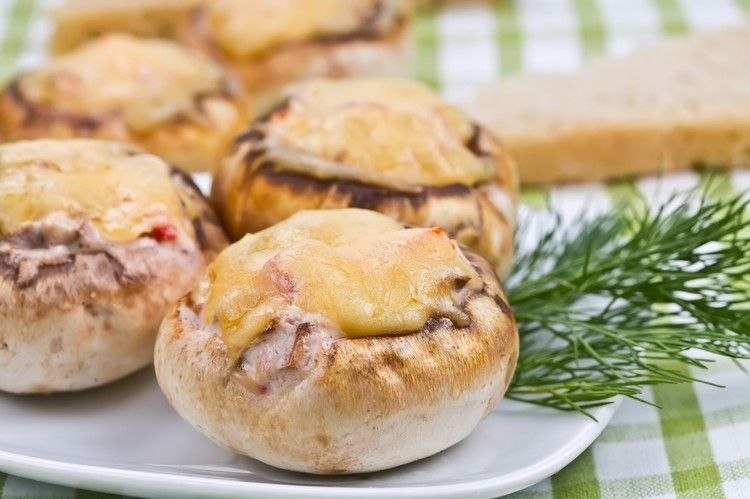 Фаршированые шампиньоны - отличная закуска для праздничного стола! на 100грамм - 47.97 ккалБ/Ж/У - ...