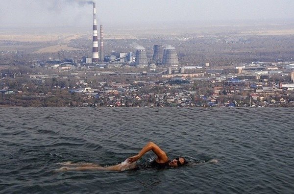 Все мы видели пафосные фотографии в открытых бассейнах с шикарным видом на город. А что было, если ... - 5
