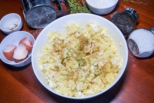 Домашние ньокки.Ингредиенты:Картофель — 10 шт.Яйца — 3 шт.Мука — 6-10 ст. л.Рикотта (стандартная ... - 3