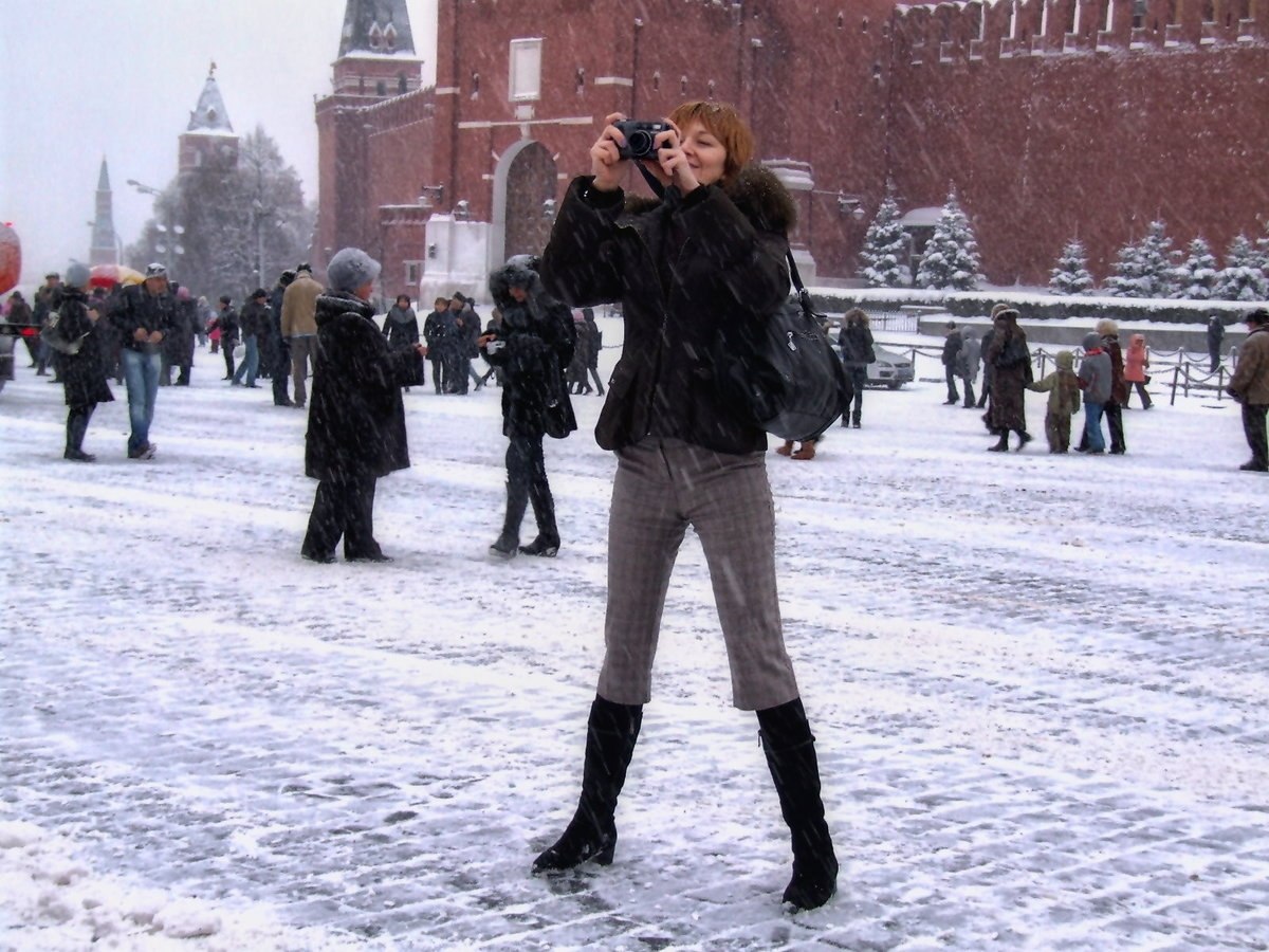 Как вести себя в Москве. 1. Одевайся необычно. Единообразие немарких расцветок давно потеряло для ...