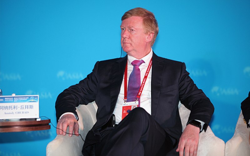 Китайский министр объяснил, почему не пожал руку Анатолию Чубайсу. Китайский министр по развитию ...