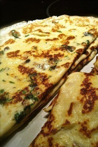 ТОП-10 ПРОСТЫХ И ВКУСНЫХ РЕЦЕПТОВ БЛИНОВ .1. Тонкие блиныИнгредиенты- Яйцо куриное 1 штука- Мука ... - 3