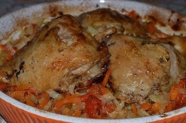 Курица на овощах.Ингредиенты:1) Куриные окорочка 500 гр.,2) Капуста белокочанная 300 гр.,3) Лук ...