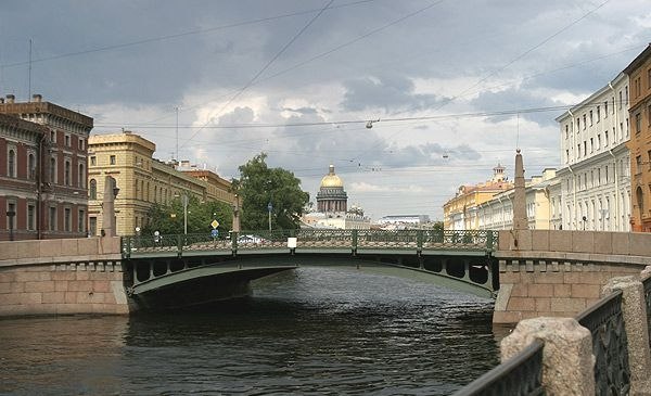 Места для романтиков Петербурга. 1. Поцелуев мост - через реку Мойку в районе улицы Глинки, станция ...