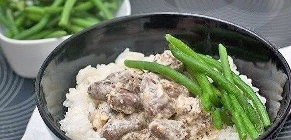 Куриные сердечки в йогурте .На 100 грамм 131,5 калорий белки — 13,3 жиры — 7,7 углеводы — ...