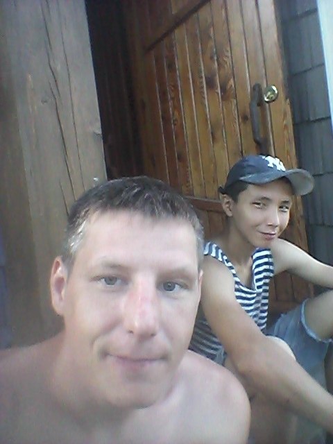   !)))   (((    ))))