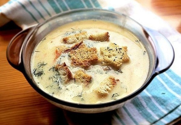 Сырный крем-суп с курицей.ИНГРЕДИЕНТЫ2 куриных филе1 картофель1 морковь1 луковица100 г 30% сыра1,5-2 ...