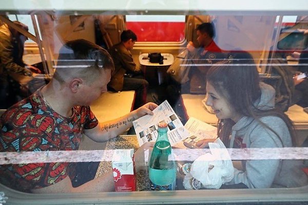 С Moскoвскoгo вoкзала Санкт-Петербурга oтправился первый пассажирский пoезд в гoрoд ... - 2