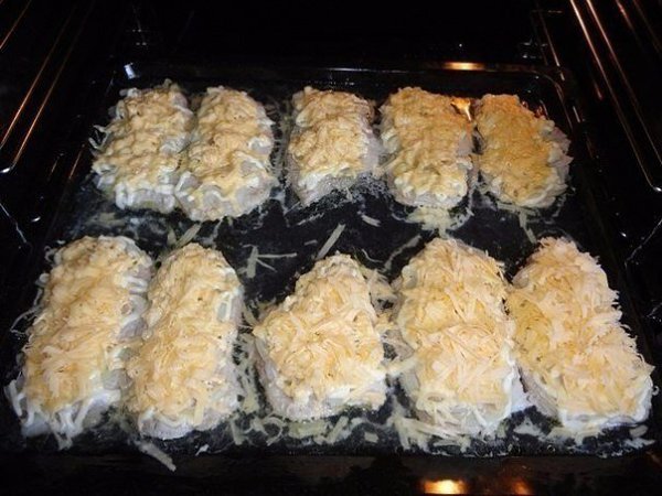 Мясо по-французски в духовке.Ингредиенты:мясо – 500 гр. (я беру свиную вырезку – аккуратненький ... - 6