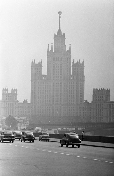 Котельническая набережная 12 мая 1952 г. Автор фото - Валентин Хухлаев.