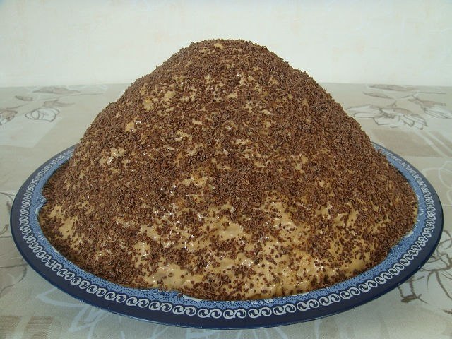Муравейник.1 пачка маргарина или масла,1 стакан сахара,1 яйцо,1 стакан сметаны,4 ст.муки.Замесить ...