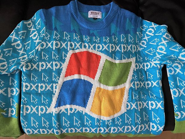 В этом году Microsoft продолжила раздавать своим сотрудникам, поклонникам и журналистам так ...