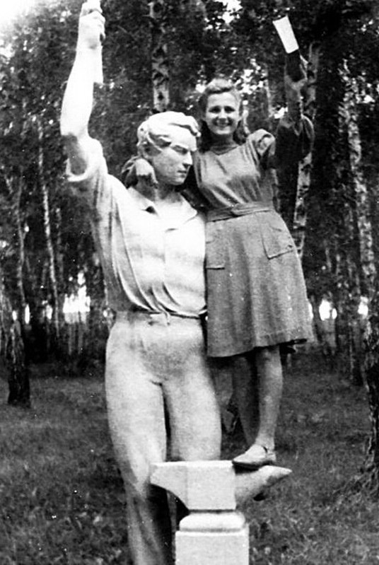     . 1952.