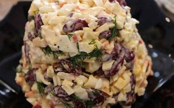 БЫСТРЫЙ САЛАТ С ФАСОЛЬЮ и крабовыми палочками.Ингредиенты:- фасоль красная в собственном соку 200 ...