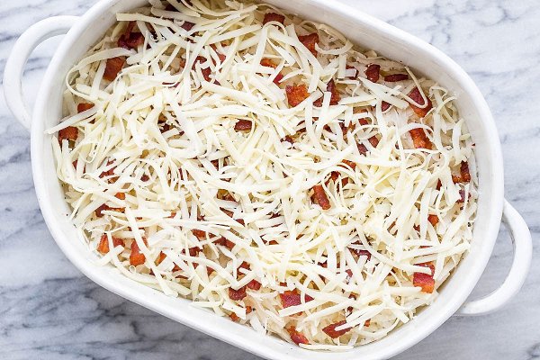 Картофельная запеканка с беконом и сливочным сыром.Ингредиенты:Картофель, очистить и нарезать — 6 ... - 3
