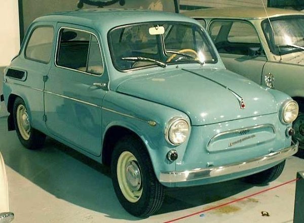 22 ноября 1960 года, в СССР выпущена первая партия автомобилей «Запорожец».