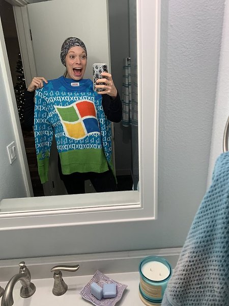 В этом году Microsoft продолжила раздавать своим сотрудникам, поклонникам и журналистам так ... - 4