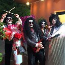 )))) kiss  ,    ))))    