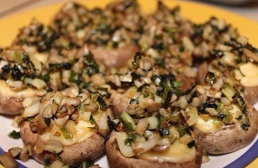 Запечённые шампиньоны с сыром и чесноком . Готовятся на раз-два, а получается очень вкусно , а ...