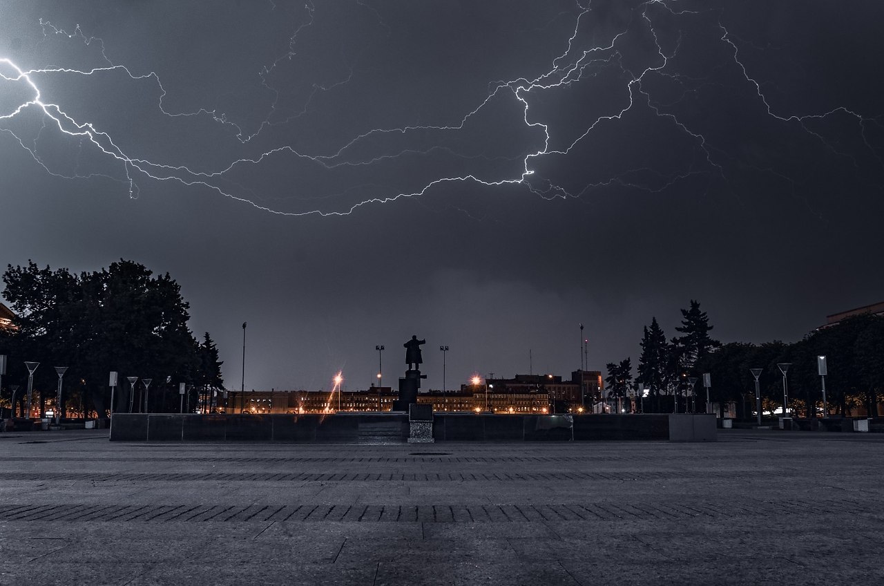 Гроза в Санкт-Петербурге. Гроза в Петербурге. Молния в Питере. Молния над Питером.