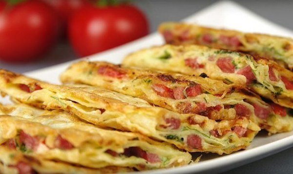 Вкусная закуска из лаваша.Сохрани рецепт этой божественной вкуснятины!Ингредиенты:Тонкий лаваш — 1 ...