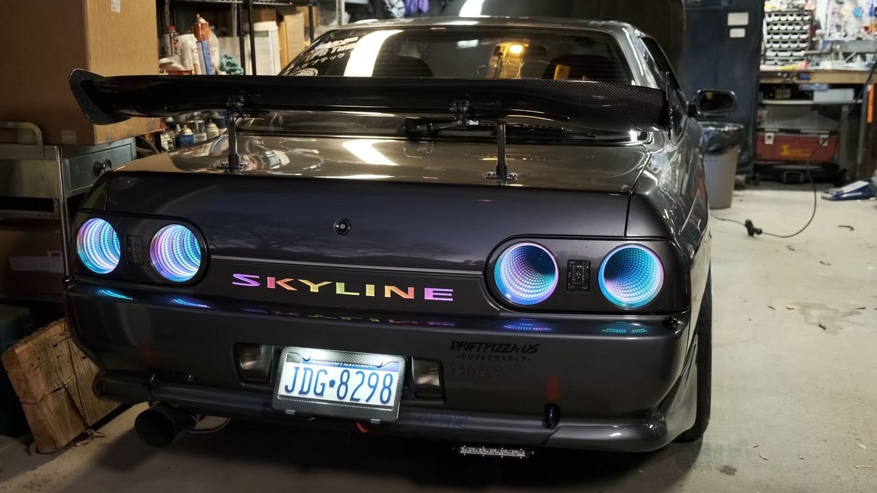 Фарур. Nissan Skyline r32/33.. Nissan Skyline r32 33 34. Nissan Skyline 32-34. Nissan Skyline r34 taillights.