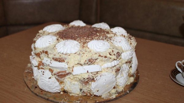 Простой тортик с зефиром. Ингредиенты яйца куриные 10 штук сахар 5 ст. ложек мука 5 ст. ложек ...
