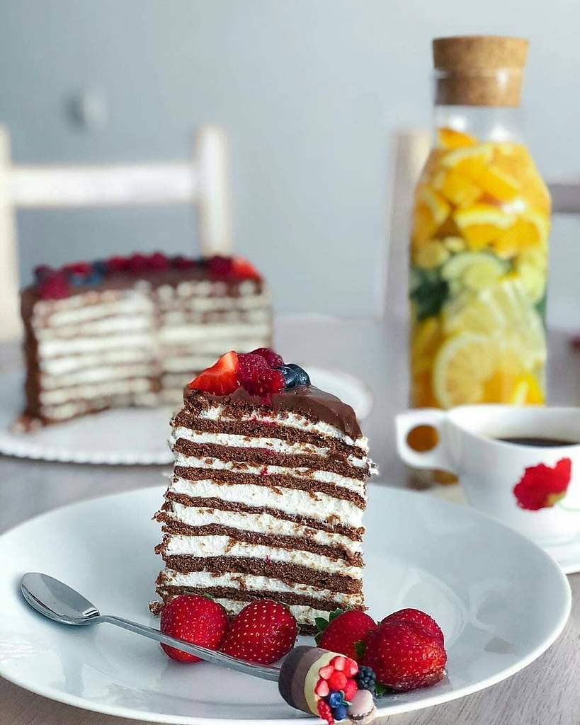 ШОКОЛАДНЫЙ МЕДОВИК. Коржи: 90гр-сливочное масло 150гр-сахар 80гр-мёд 2ч.л-сода 3шт-яйцо 50гр-какао ...