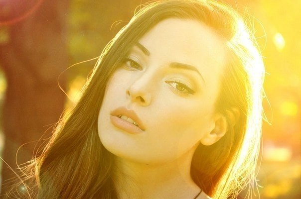 Мне было лет семь или восемь….Ходили гулять на пруды…Споткнулась, а друг тут же бросил,Сказав, что ...