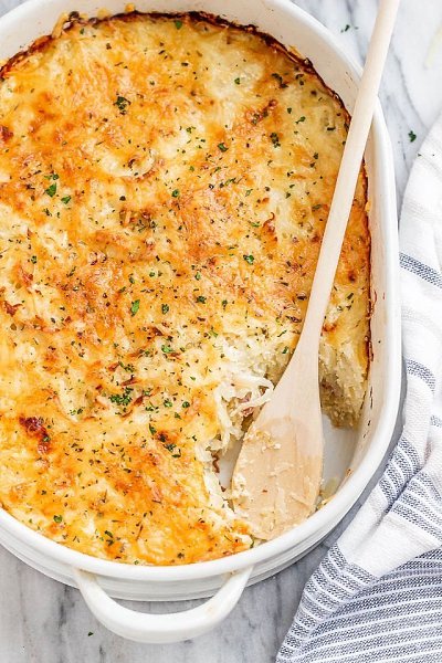 Картофельная запеканка с беконом и сливочным сыром.Ингредиенты:Картофель, очистить и нарезать — 6 ...