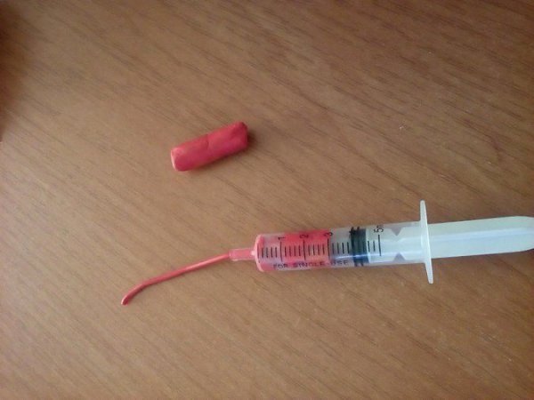 АППЛИКАЦИЯ ИЗ ПЛАСТИЛИНОВЫХ ЖГУТИКОВ. Для выполнения работы нам понадобятся: - Заранее ... - 3