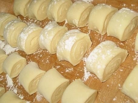 Штрули .Ингредиенты: 0.5 стакана кипяченой воды чуть теплой 1 яйцо 0.5 ч. ложки соли щепотка ... - 2
