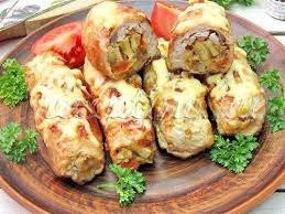 Мясные рулетики из свинины. ИНГРЕДИЕНТЫ 1 кг свинины 100 гр сала 2 зубчика чеснока 50 гр ...