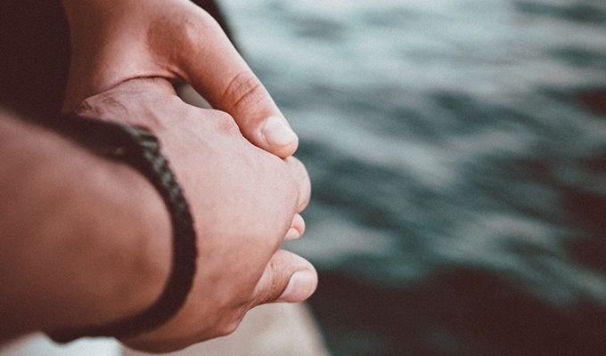 6 причин, по которым Вселенная посылает «правильных людей» в нашу жизнь.В вашей жизни наступили ...