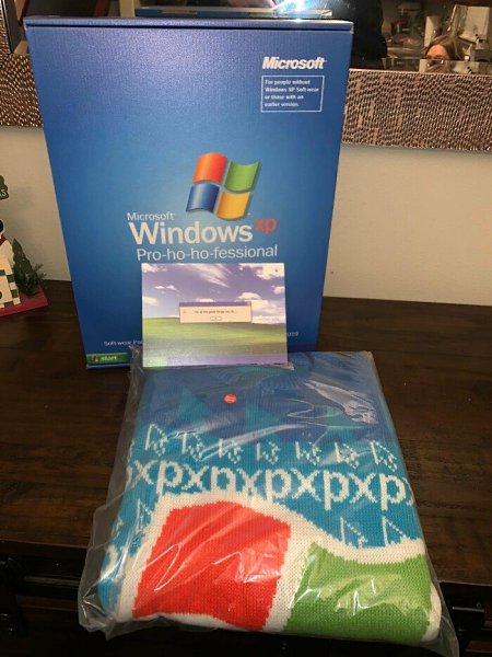 В этом году Microsoft продолжила раздавать своим сотрудникам, поклонникам и журналистам так ... - 2