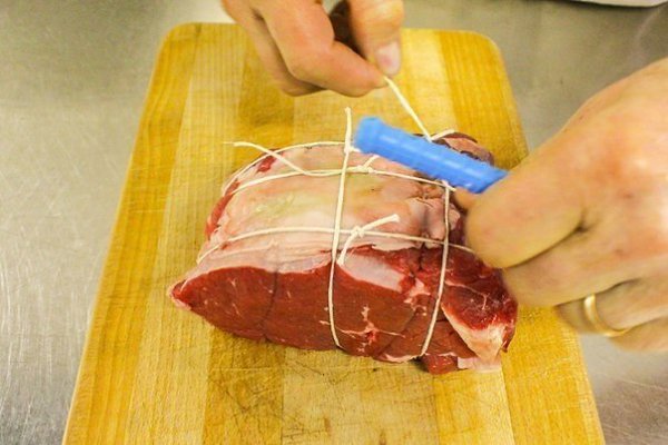 Его Величество Ростбиф.Кусок, весом 910 гр, выбираем с жировыми вкраплениями. Немного жираоставляем ... - 2