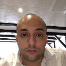 Mauro, 41, 