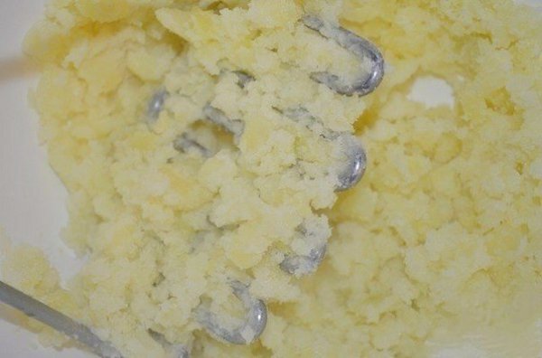 Деревенский пирог из картофельного теста с мясом и овощами.Ингредиенты:Для теста:- 150 гр картофеля ... - 4