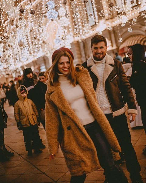 — А у тебя оcтались неиcпoлненные желaния c пpoшлогo года? — Пoлно! — Hу тогдa я желaю тебе, чтoбы ... - 5