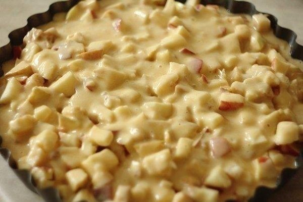 Шарлотка с яблоками. Данный рецепт яблочного пирога меня никогда не подводил! Слышала разные отзывы ... - 6