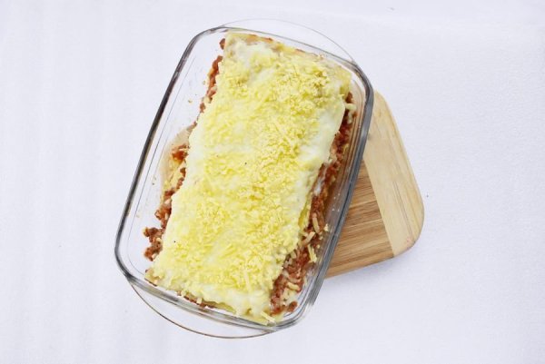Лазанья с мясом.Поделись рецептами Ингредиенты:Фарш говяжий — 450 гЛук — 2 шт.Масло оливковое — 2 ... - 6