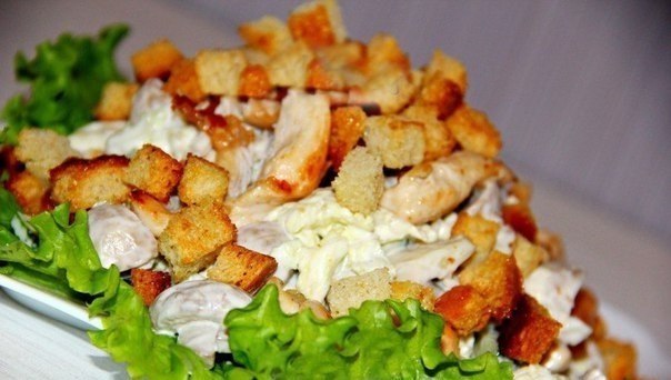 САЛАТ С КУРИНОЙ ГРУДКОЙ И ГРИБАМИ .ИНГРЕДИЕНТЫ: 500 г куриной грудки; 500 г шампиньонов; 500 г ...