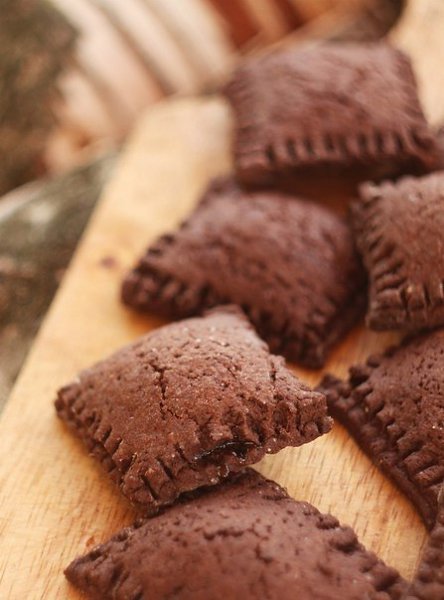 Шоколадное печенье с яблочным джемом. Умопомрачительное хрустящее печенье с яблочным джемом. ... - 2