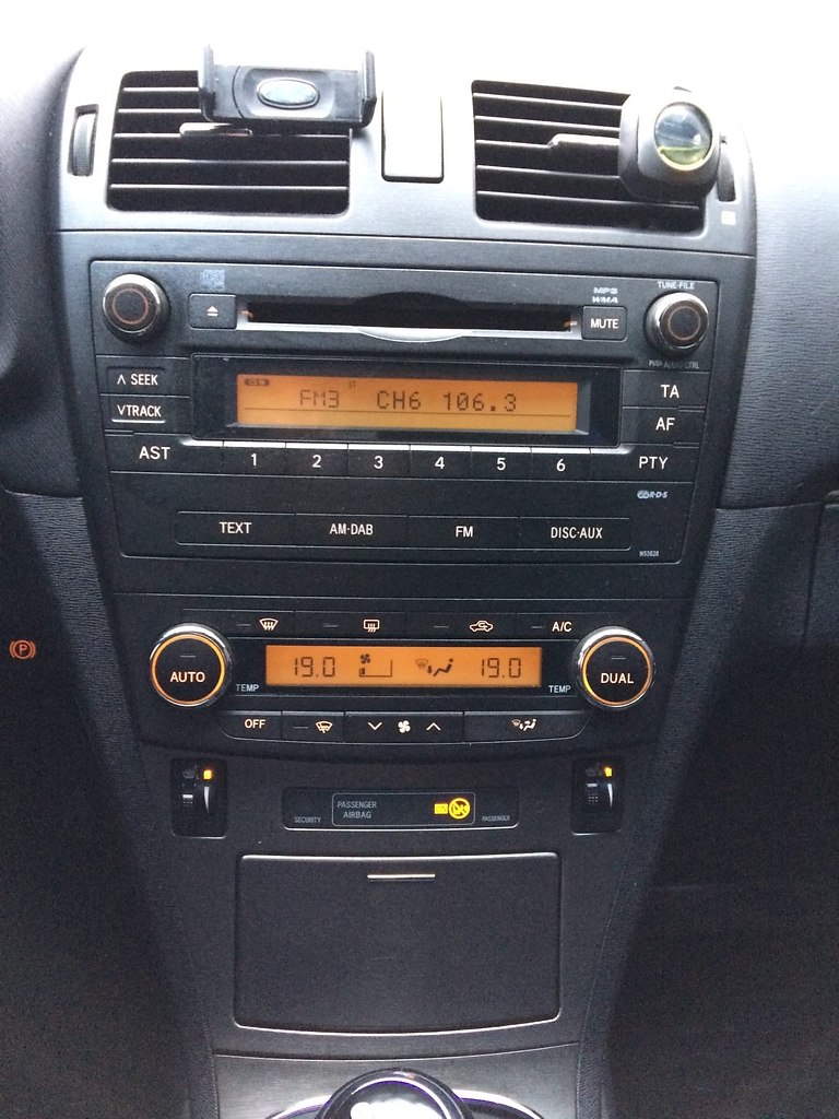  Toyota Avensis      .    2009,  135 000 . ... - 9