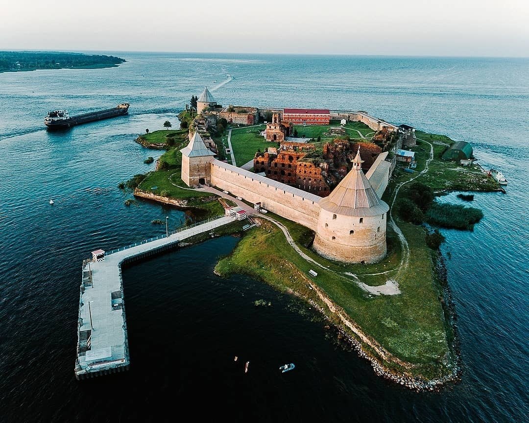 Капорье псковская область крепость. Крепость шюмег венгрия. Крепость под которой. Музей копорская крепость. Копорская крепость ленинградская область.