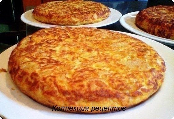 Тортилья душевная (испанская кухня). Очень просто! Сварить картофельное пюре. Пожарить много лука на ...