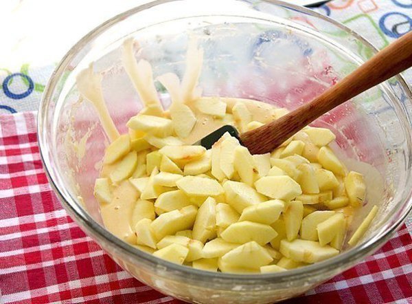 Очень вкусная шарлотка-лентяйка.Нам понадобится :9 столовых ложек растительного масла без запахапол ... - 6