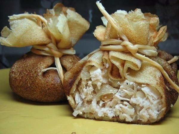 БЛИННЫЕ МЕШОЧКИ С КУРИЦЕЙ .ИНГРЕДИЕНТЫ: 3 стакана молока 2 стакана муки 2 яйца сливки 50 гр ...