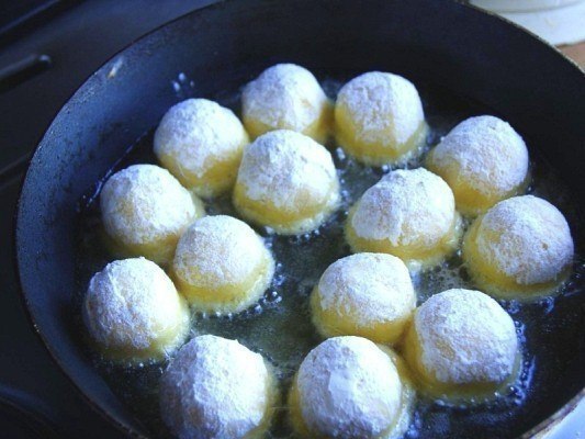 Сырные шарики жареные с чесноком.Сырные шарики — очень вкусное и популярное блюдо. Существует много ... - 4