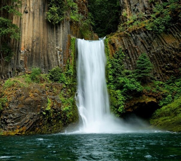 Toketee Falls on the North Umpqua River